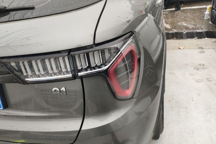 领克01 2021款 2.0TD 两驱型Pro车身外观9