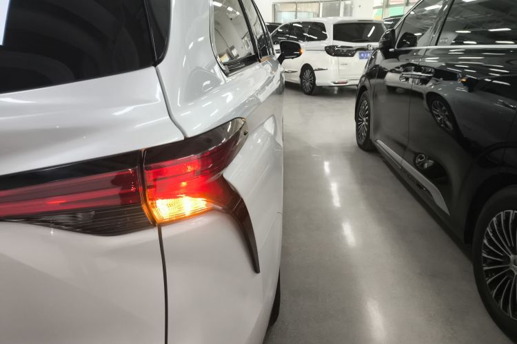 丰田 赛那SIENNA 2023款 2.5L混动 豪华版车身外观9