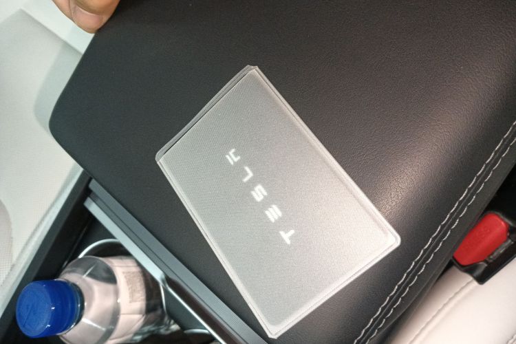 特斯拉 Model 3 2023款 后轮驱动版中控内饰11