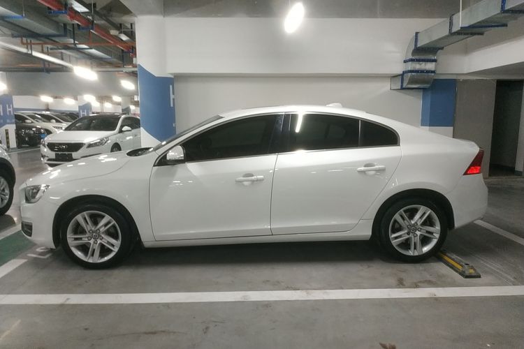 沃尔沃S60 2016款 S60L T5 智驭版车身外观4