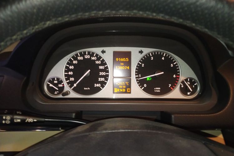 奔驰B级 2009款 B 200 动感型中控内饰14