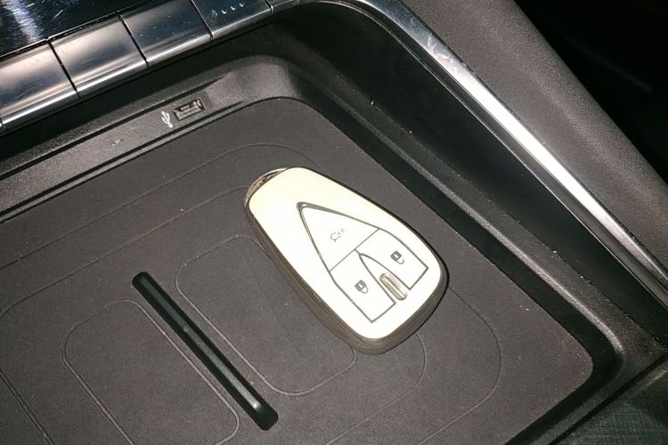 长安UNI-T 2022款 1.5T 尊贵型中控内饰7001