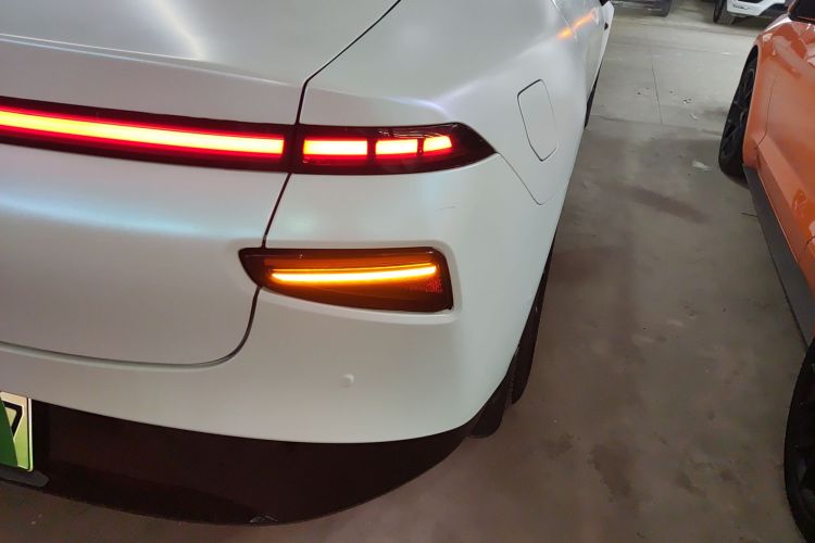 小鹏P7 2023款 586E车身外观6007