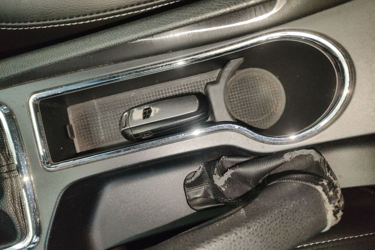 吉利汽车 帝豪 2016款 三厢 1.5L 手动向上版中控内饰11