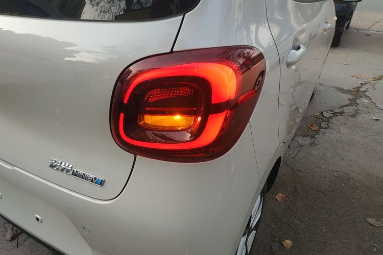 五菱汽车 宏光MINIEV 2025款 四门版 进阶款车身外观9