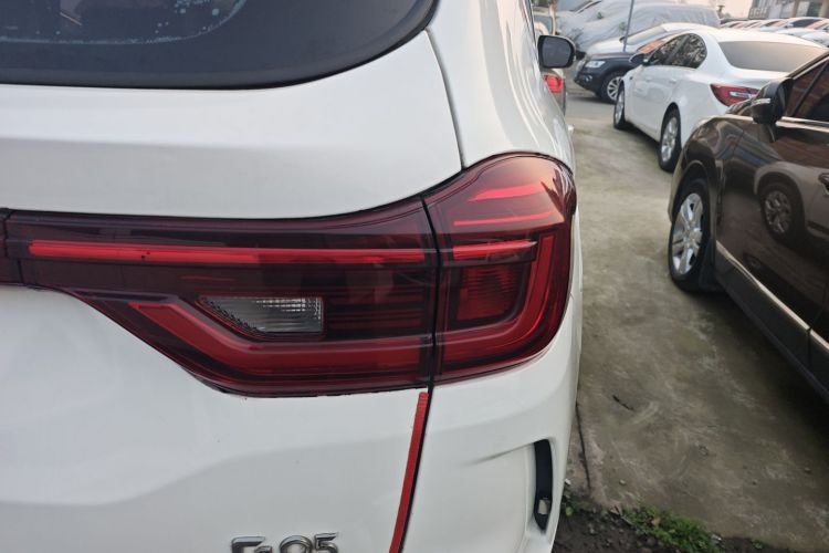 SWM斯威汽车 SWM斯威G05 2019款 2.0L 手动豪华型车身外观9