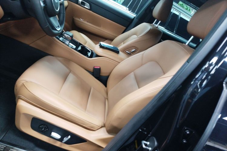 理想汽车 理想ONE 2021款 增程6座版中控内饰19