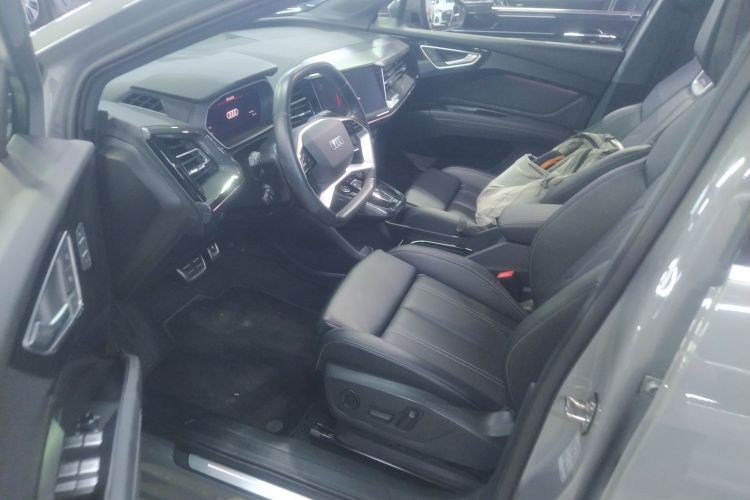 奥迪Q4 e-tron 2024款 40 e-tron 创境版中控内饰19