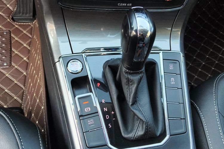 大众 帕萨特 2017款 330TSI DSG尊荣版中控内饰18