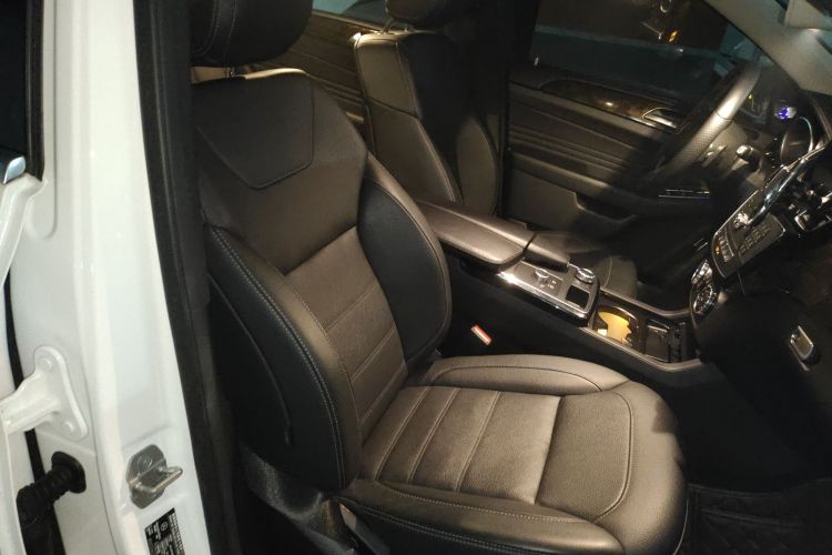 奔驰GLE轿跑 2017款 GLE 320 4MATIC 轿跑SUV局部细节41