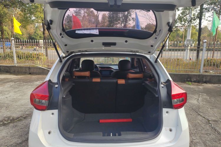 奇瑞 瑞虎3X 2017款 1.5L 自动时尚版机舱底盘23