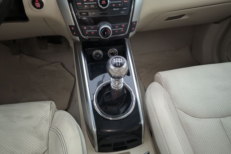 众泰 大迈X5 2017款 白金版 1.5T 手动豪华型中控内饰18