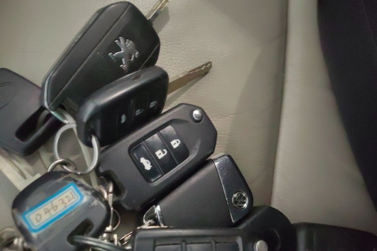 本田 艾力绅 2015款 2.4L VTi-S尊贵版中控内饰11