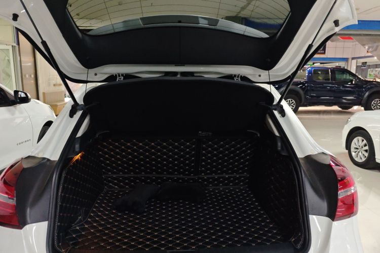 奔驰GLA 2018款 GLA 200 时尚型机舱底盘23