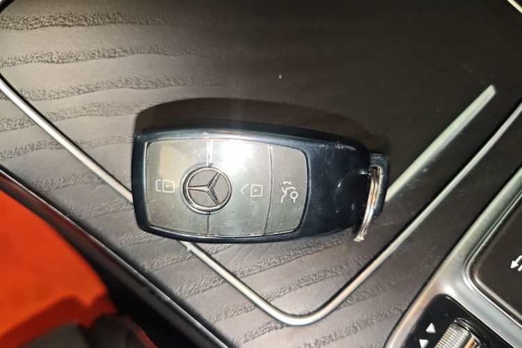 奔驰C级(进口) 2022款 改款 C 260 轿跑车中控内饰7001