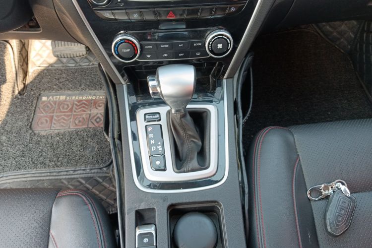 猎豹汽车 猎豹CS10 2017款 1.5T CVT尊贵型中控内饰18