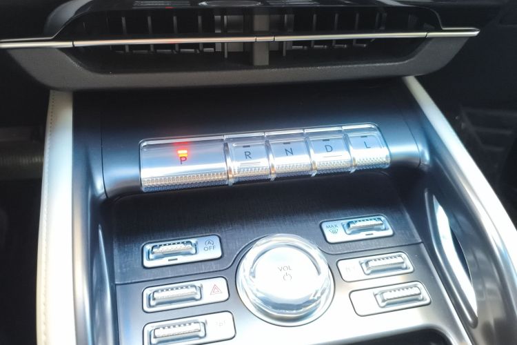 林肯 航海家 2023款 2.0T 四驱尊睿版中控内饰18