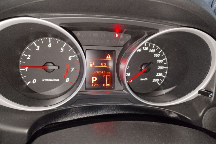 三菱 劲炫ASX 2013款 2.0L CVT两驱精英版中控内饰14