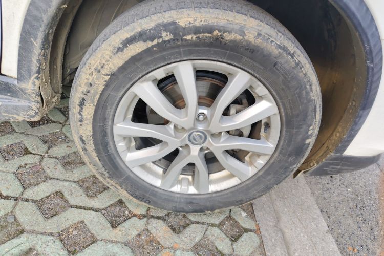 日产 奇骏 2019款 2.0L CVT智联舒适版 2WD车身外观10