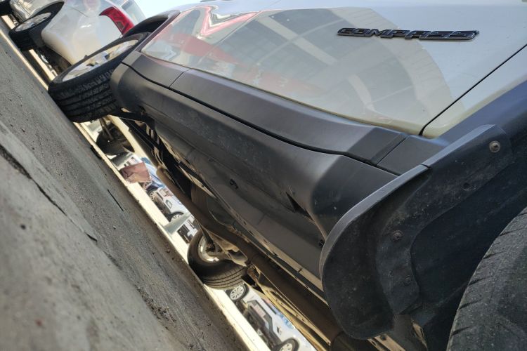 Jeep 指南者 2019款 220T 自动家享版局部细节9001