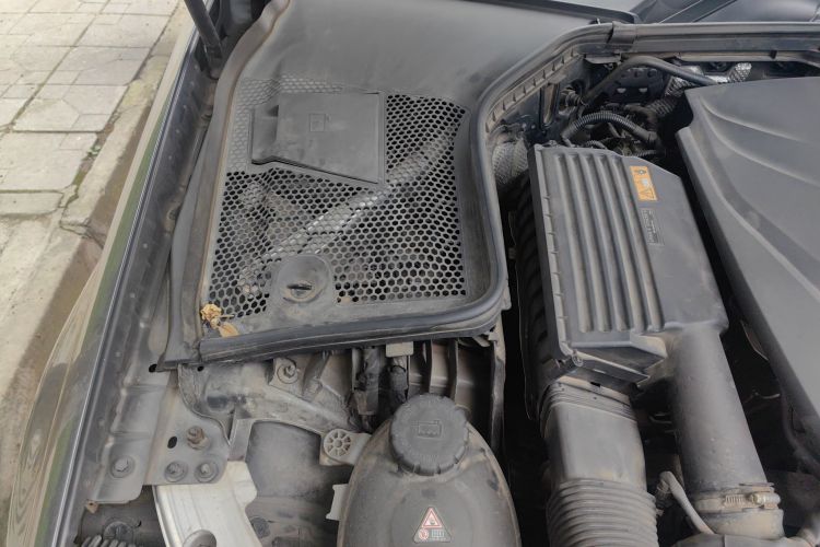 奔驰C级 2017款 改款 C 200 L 运动版局部细节9006