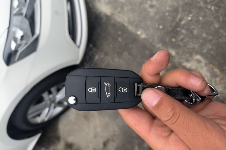 标致408 2014款 1.8L 自动豪华版中控内饰11