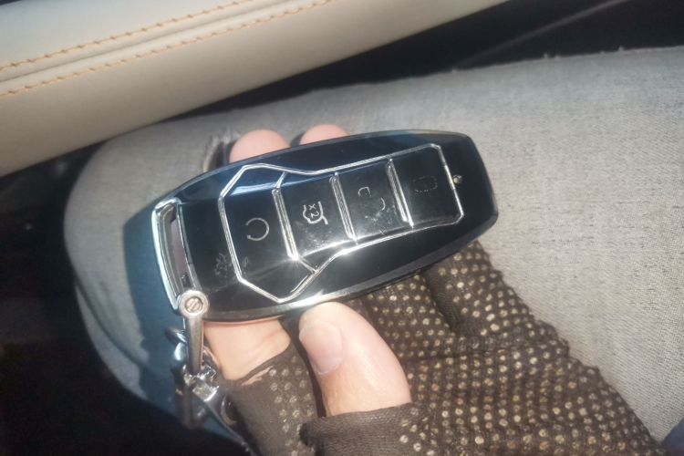 比亚迪 宋PLUS新能源 2021款 DM-i 51KM 尊荣型中控内饰11