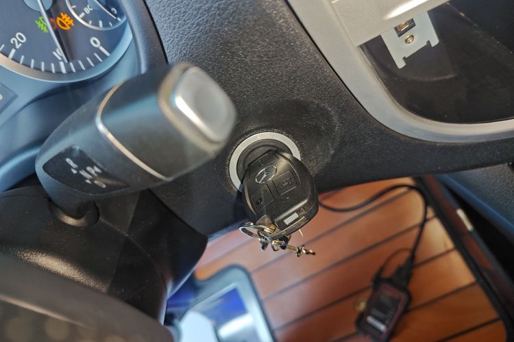 奔驰 威霆 2018款 2.0T 商务版 国VI中控内饰7001