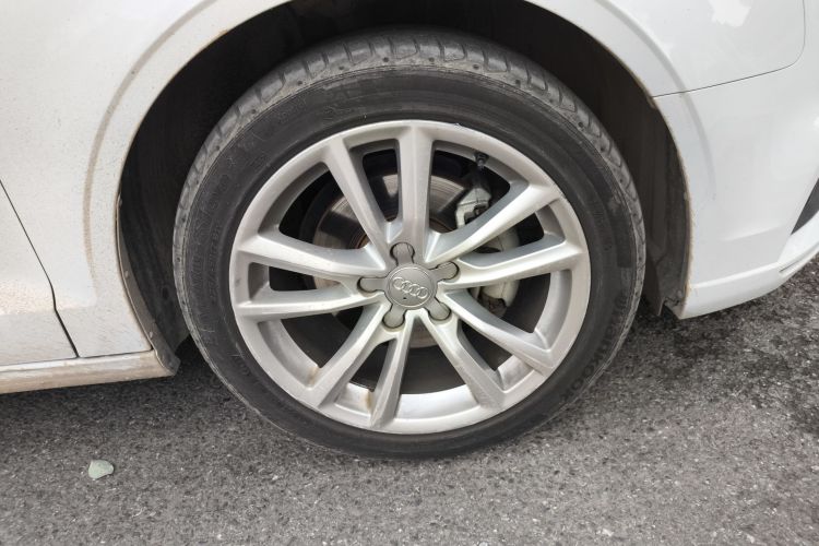 奥迪A3 2018款 30周年年型 Limousine 35 TFSI 进取型车身外观10