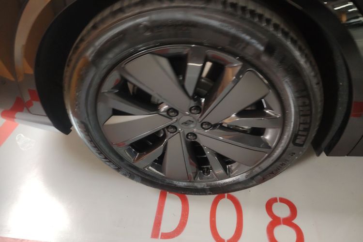 理想汽车 理想L8 2025款 Max 智能焕新版车身外观6008