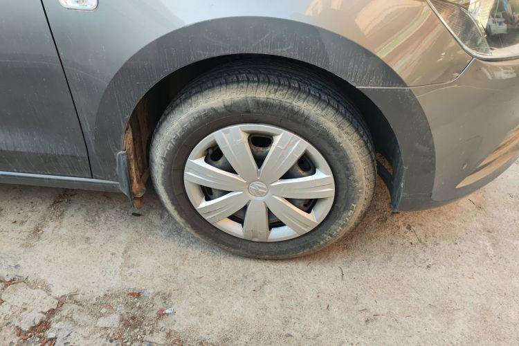 大众 捷达 2013款 1.6L 手动时尚型车身外观10