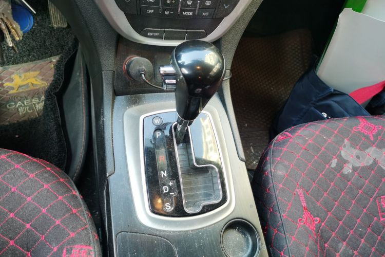 广汽传祺 传祺GS5 2014款 2.0L 自动两驱超享版中控内饰18