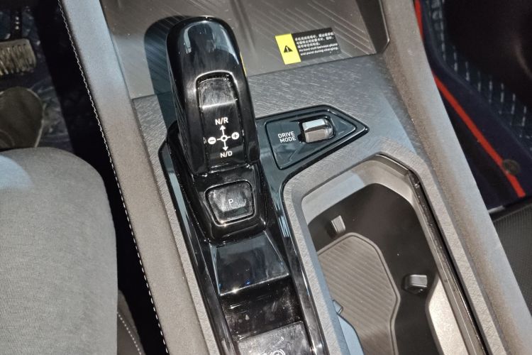 领克03 2023款 2.0TD DCT劲Pro中控内饰18