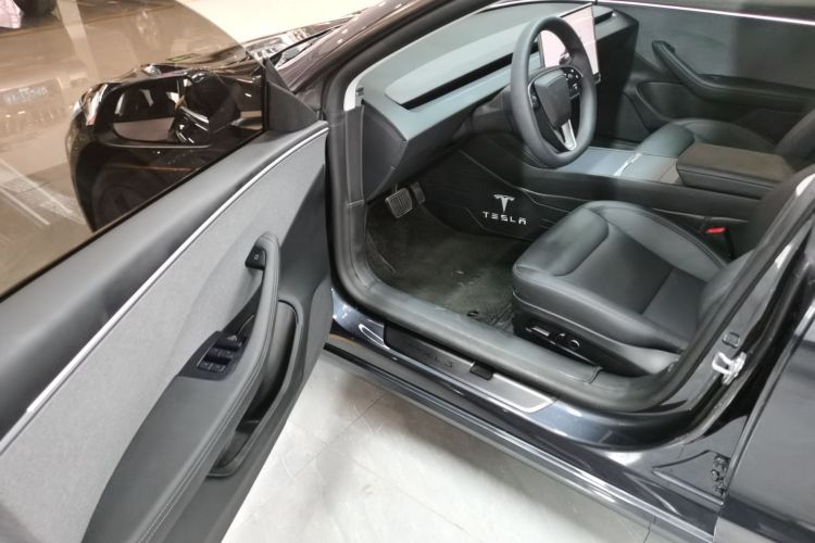 特斯拉 Model 3 2025款 后轮驱动版中控内饰20