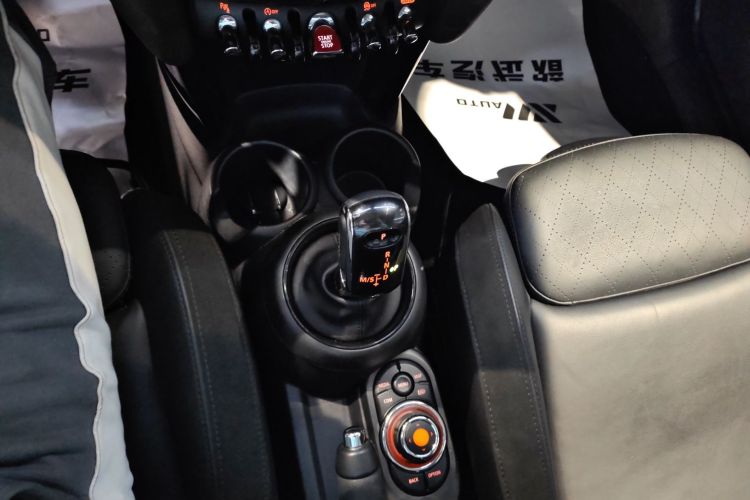 MINI 2021款 1.5T COOPER 艺术家 五门版中控内饰18