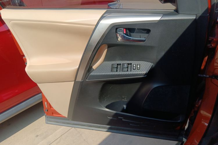 丰田 RAV4荣放 2013款 2.0L CVT四驱新锐版中控内饰7007