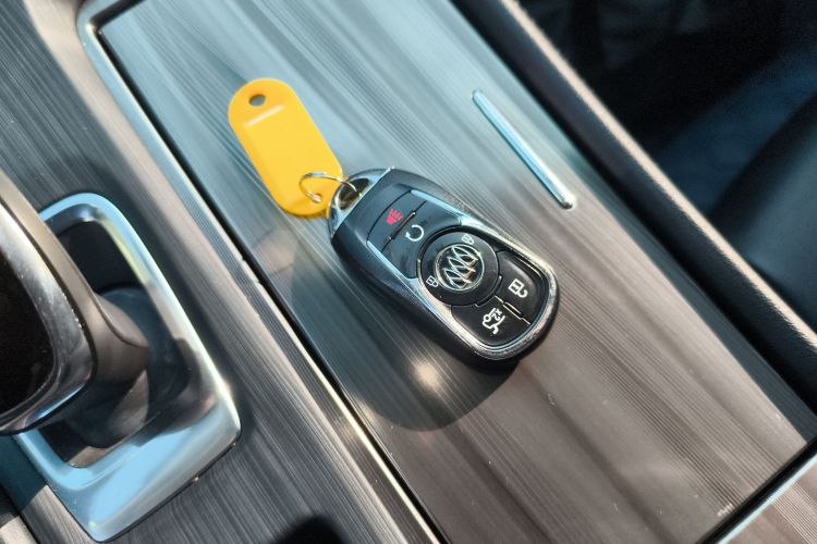 别克 君越 2019款 28T 豪华型中控内饰11