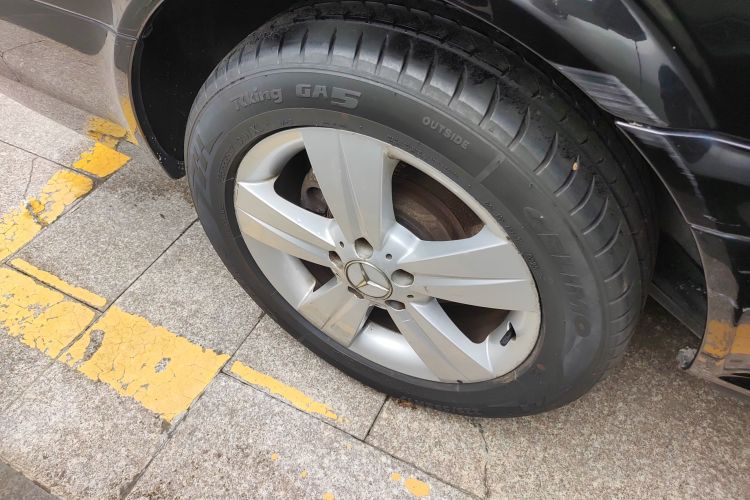 奔驰 唯雅诺 2013款 3.0L 舒适版车身外观6008