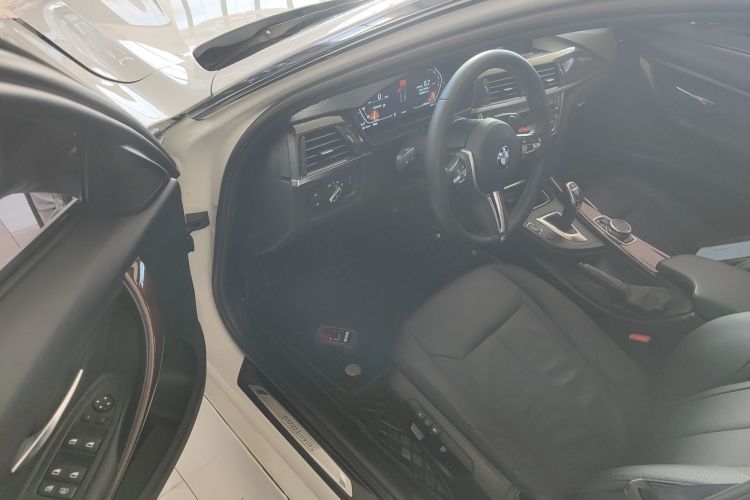 宝马3系 2015款 320Li 超悦版豪华设计套装中控内饰20