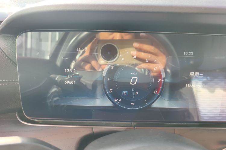 奔驰E级 2020款 E 300 L 运动时尚型中控内饰14