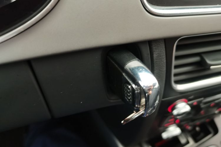 奥迪A4L 2016款 35 TFSI 典藏版 自动标准型中控内饰11