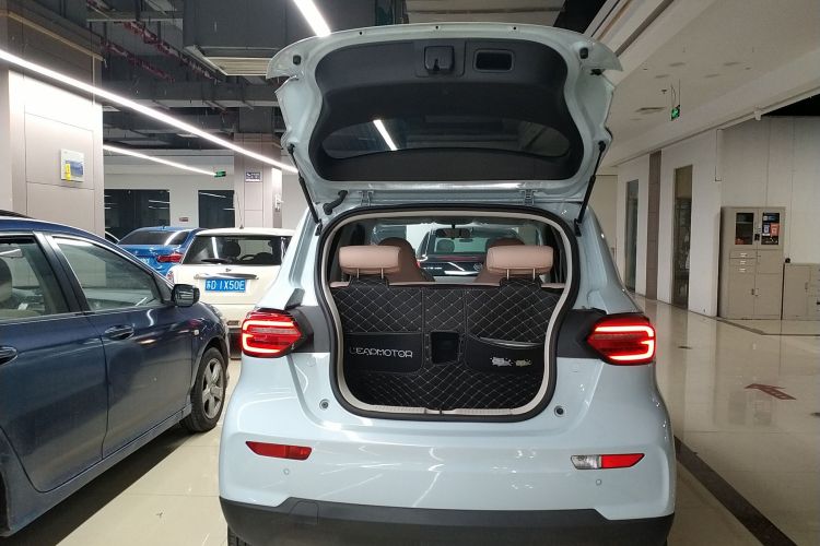 零跑汽车 零跑T03 2023款 310轻享版机舱底盘23