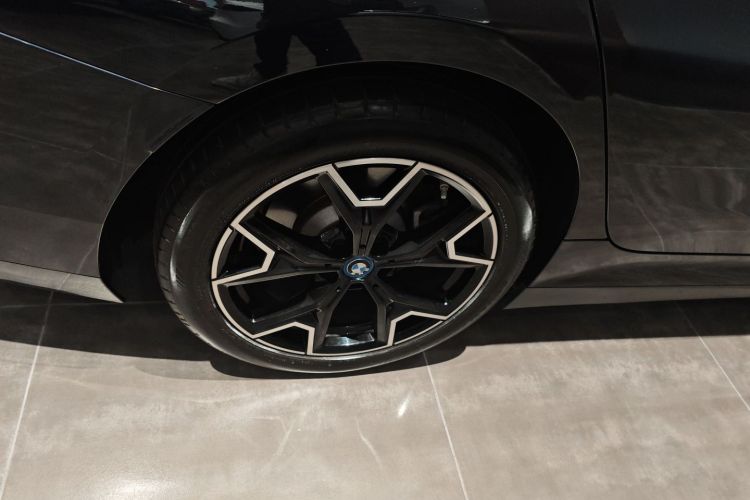 宝马i3 2024款 eDrive 40 L 曜夜套装车身外观6008