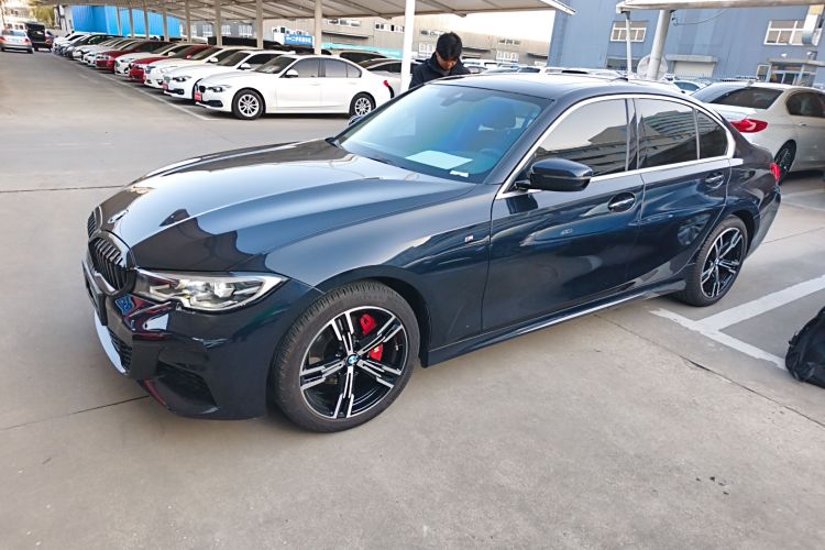 宝马3系 2022款 325i M运动套装车身外观4