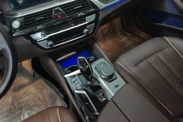 宝马5系 2021款 改款 525Li 豪华套装中控内饰18