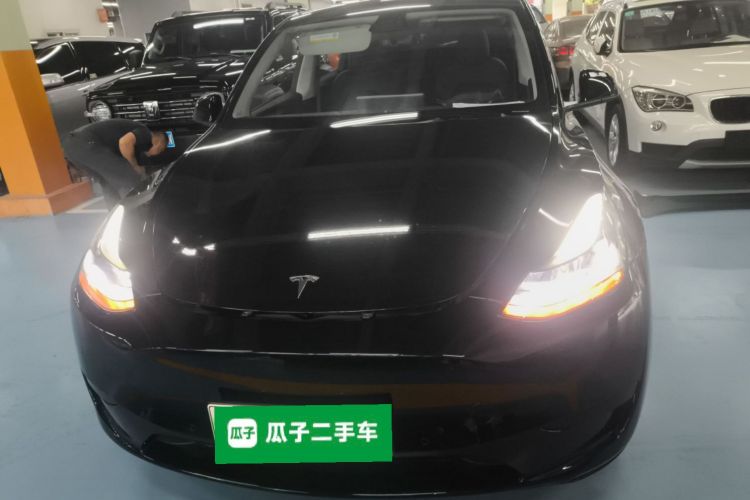 特斯拉 Model Y 2022款 后轮驱动版车身外观2