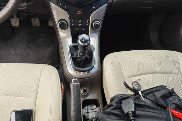 雪佛兰 科鲁兹 2015款 1.5L 经典 SE MT中控内饰18