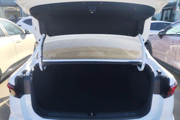 吉利汽车 帝豪 2025款 第4代 1.5L CVT旗舰型机舱底盘23