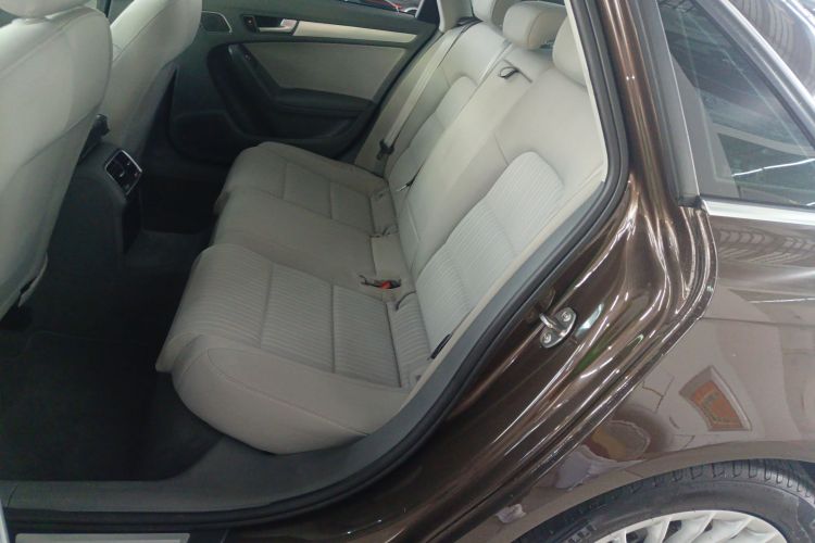 奥迪A4L 2016款 35 TFSI 典藏版 自动标准型中控内饰7004