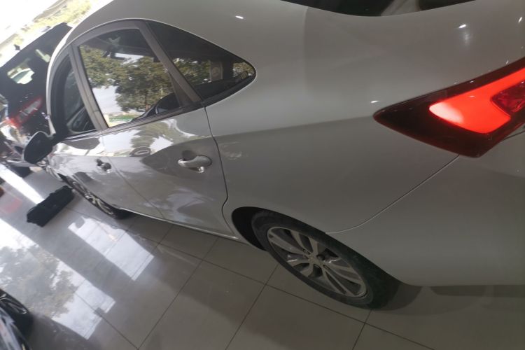 别克 英朗 2021款 1.3T 自动轻混动精英型车身外观4